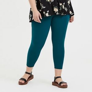 NWT Torrid Deep Teal Cropped Leggings